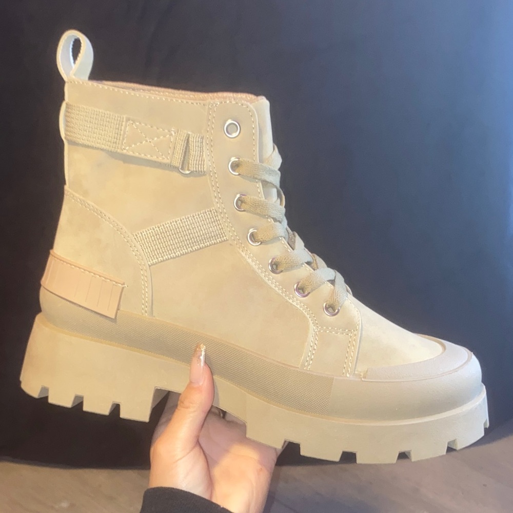 Women’s Khaki Combat Boots by Musshoe